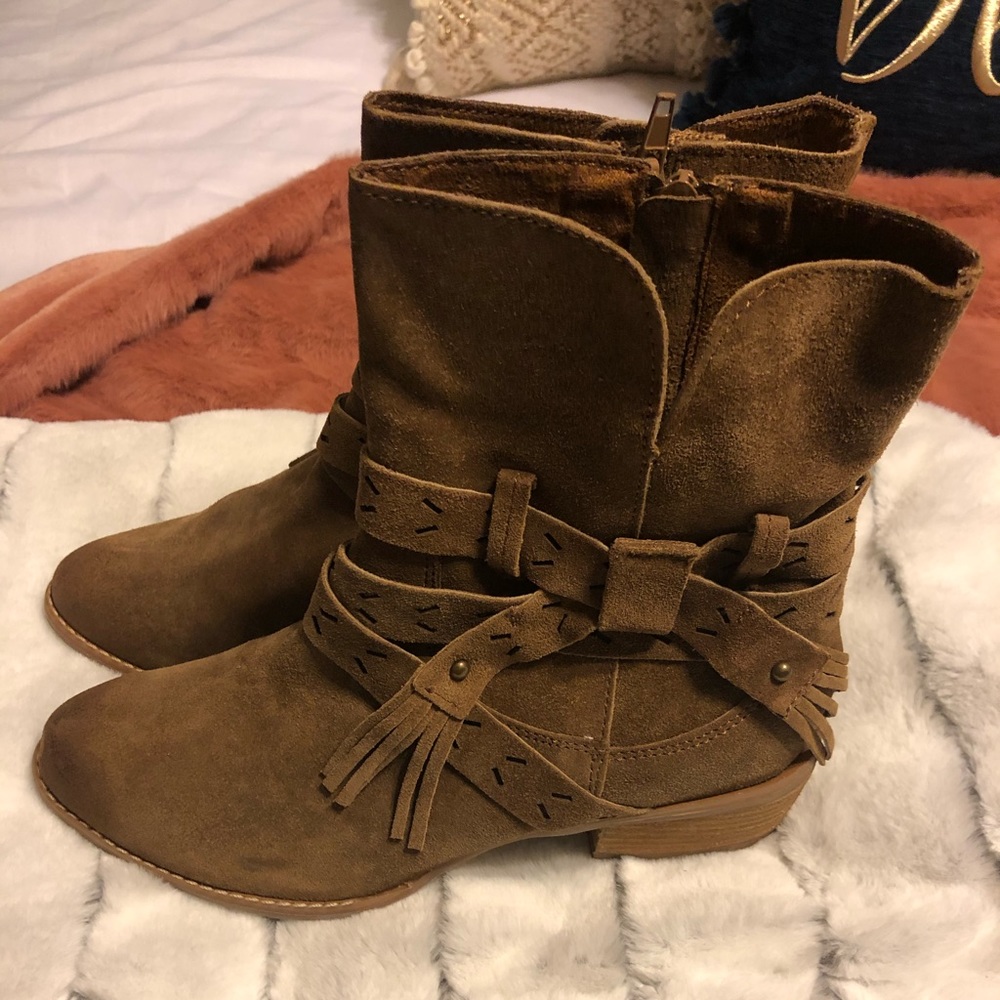 Naughty Monkey taupe suede booties Size 8.5